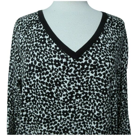 Loft Cheeta Print V-Neck Long Sleeve Pullover Top Sz M Solid Back Side Vents NWT - Picture 2 of 5